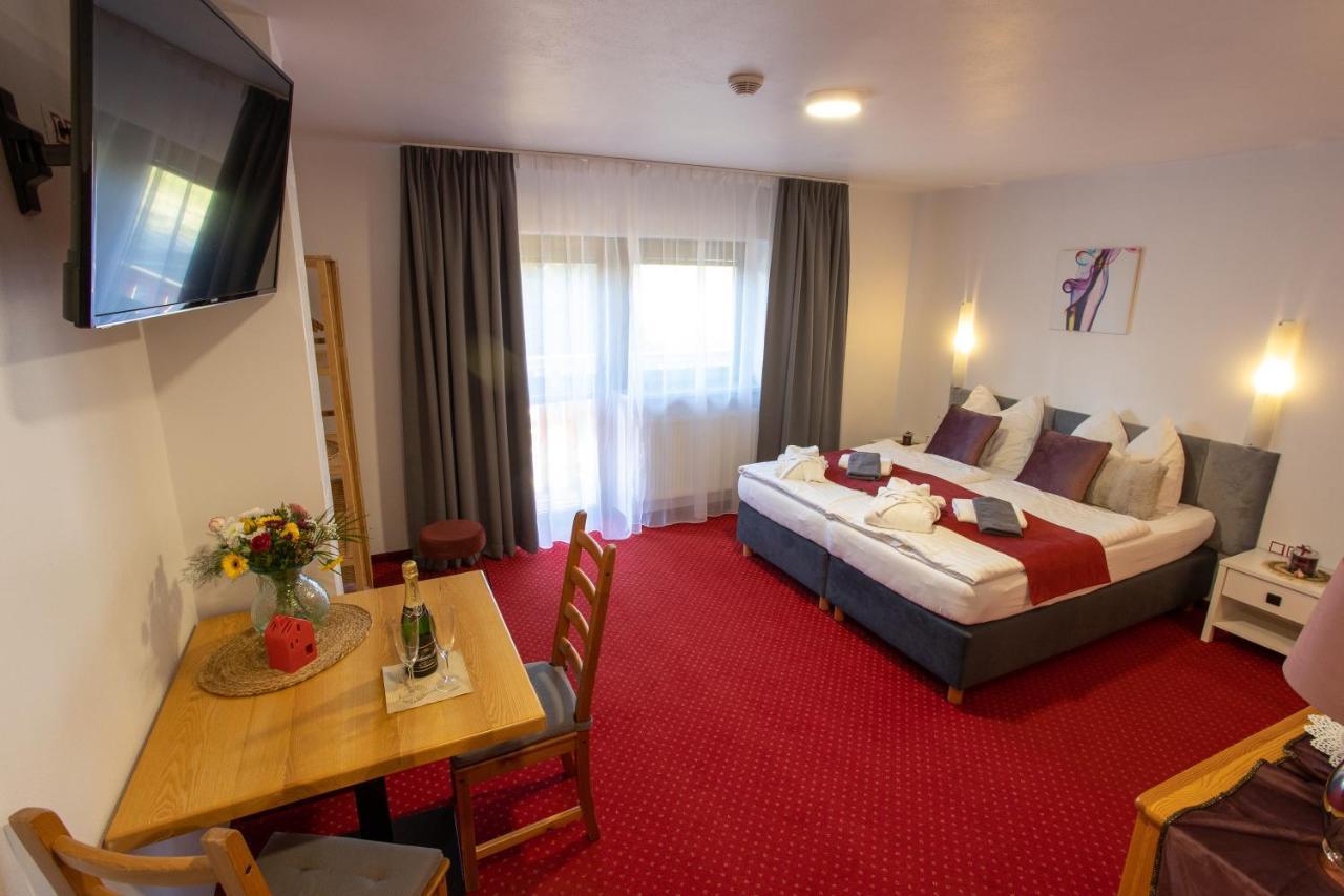 Hotel Wellness & Restaurant U Fandy Lhotka  Esterno foto