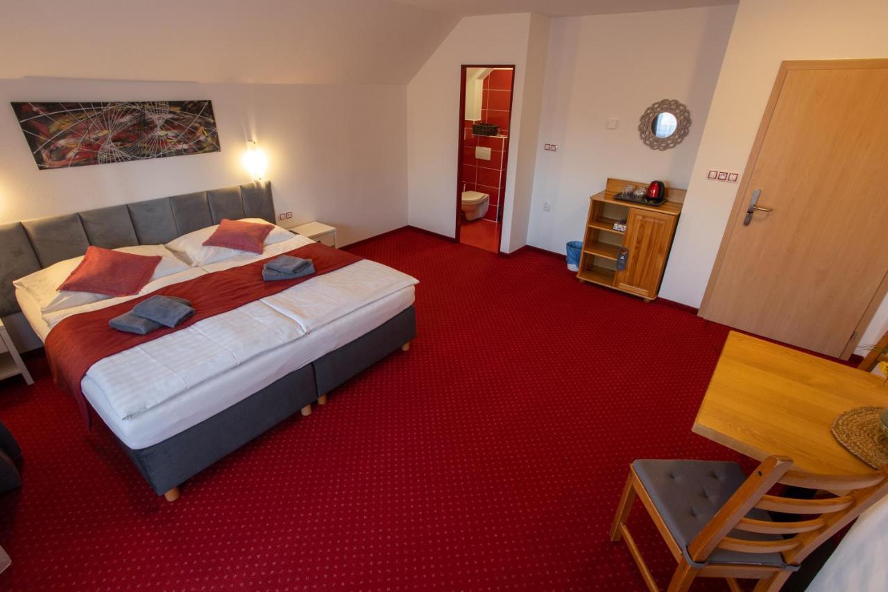 Hotel Wellness & Restaurant U Fandy Lhotka  Esterno foto