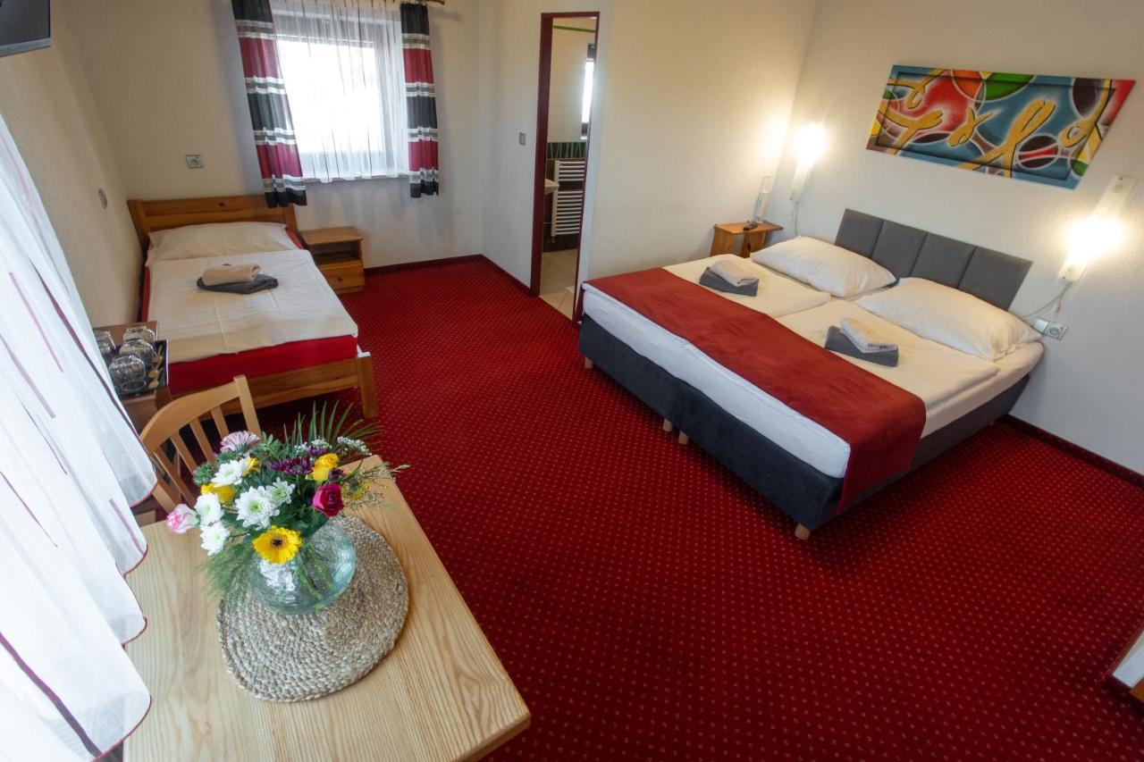Hotel Wellness & Restaurant U Fandy Lhotka  Esterno foto