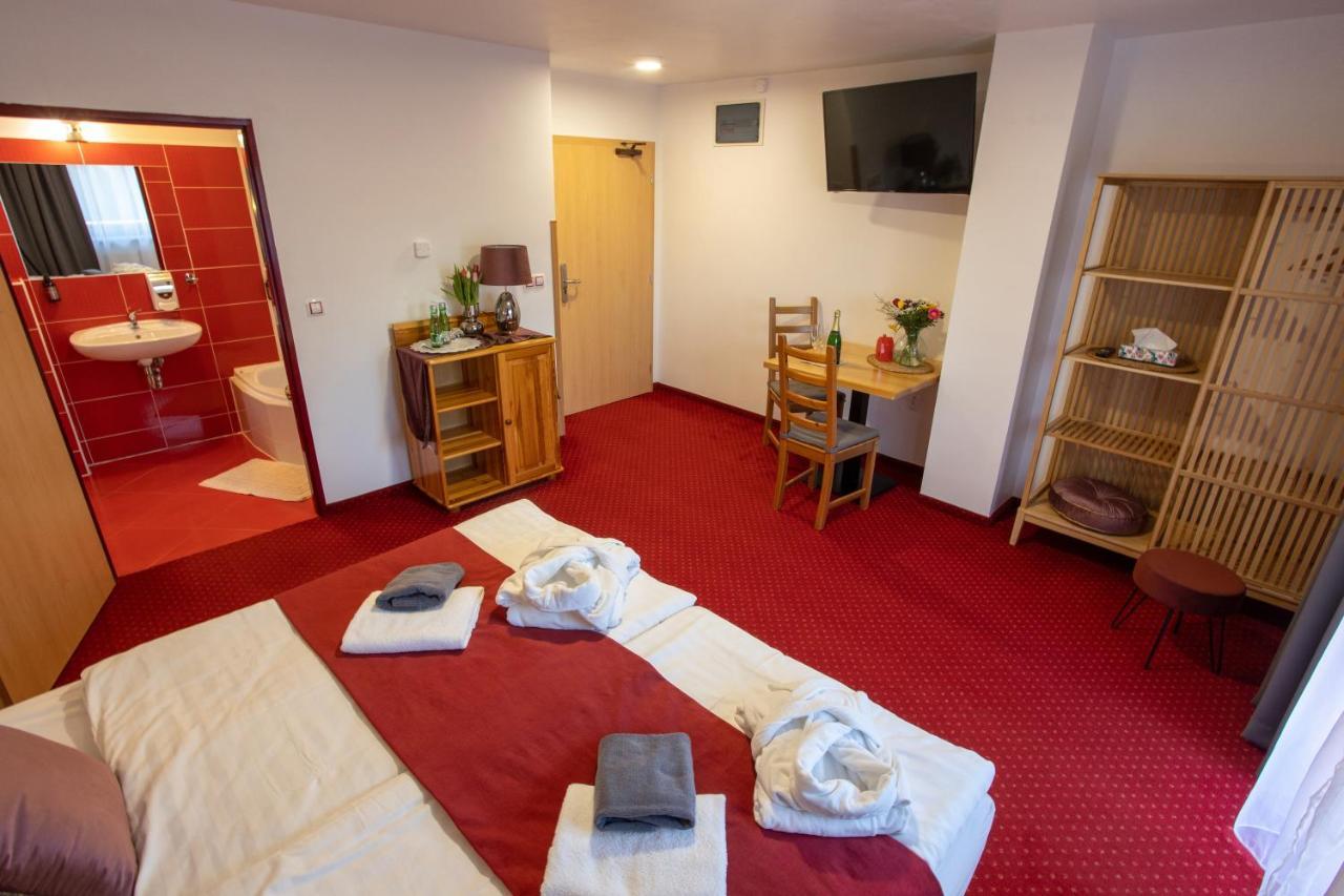 Hotel Wellness & Restaurant U Fandy Lhotka  Esterno foto