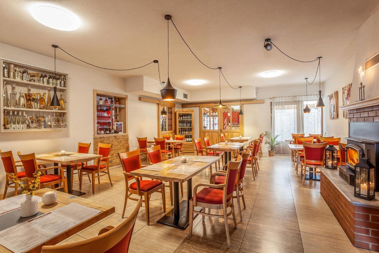 Hotel Wellness & Restaurant U Fandy Lhotka  Esterno foto